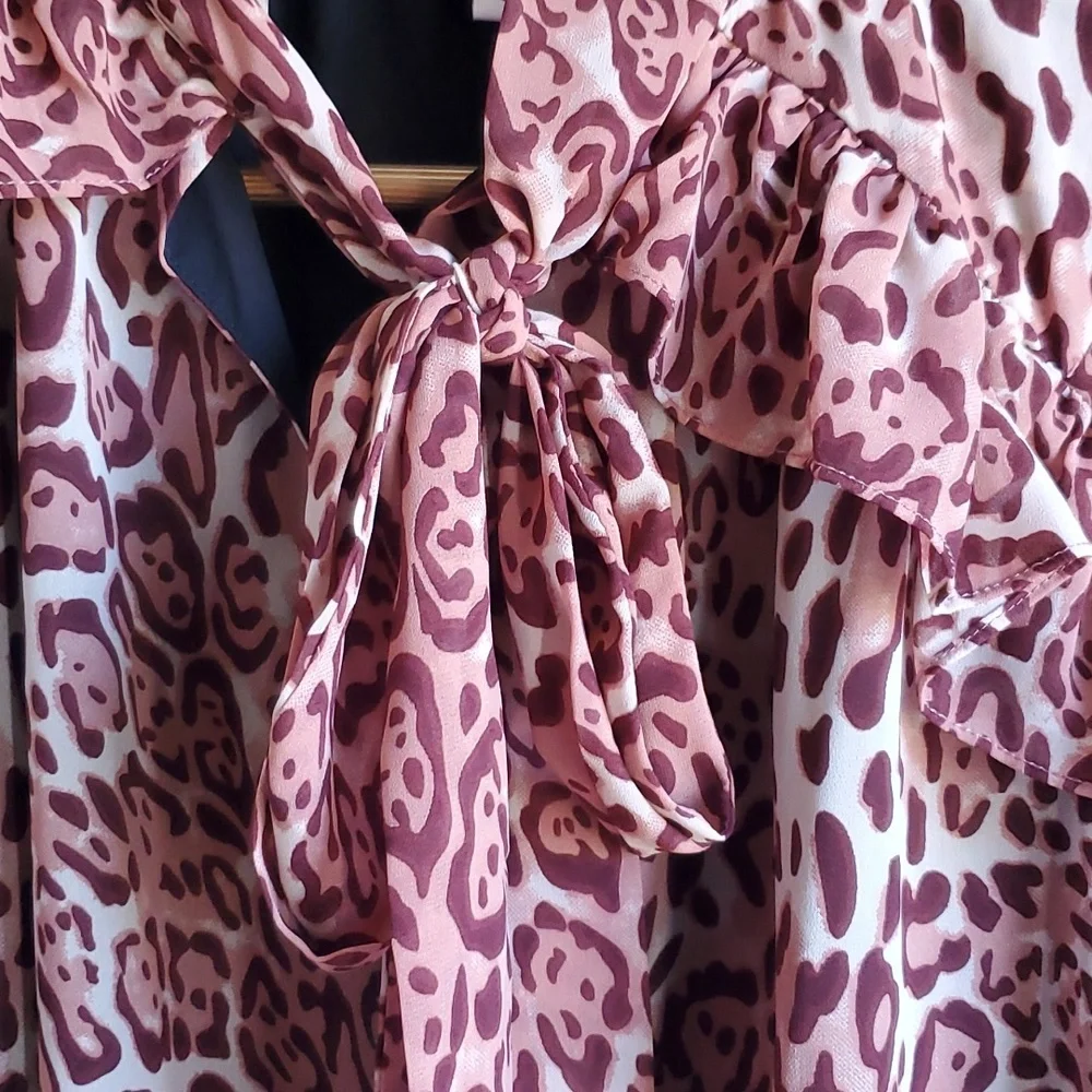Walter Baker Animal Print Blouse. Size small - Picture 6 of 7